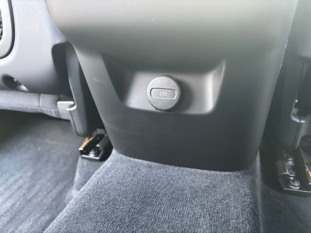 Certified 2023 Volvo XC60 B5 Plus w/ Climate Package image 24