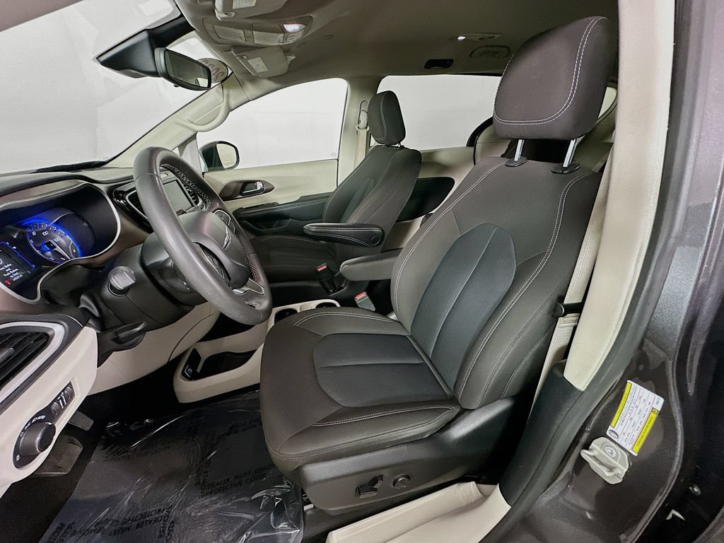 Certified 2023 Chrysler Voyager LX FWD image 30