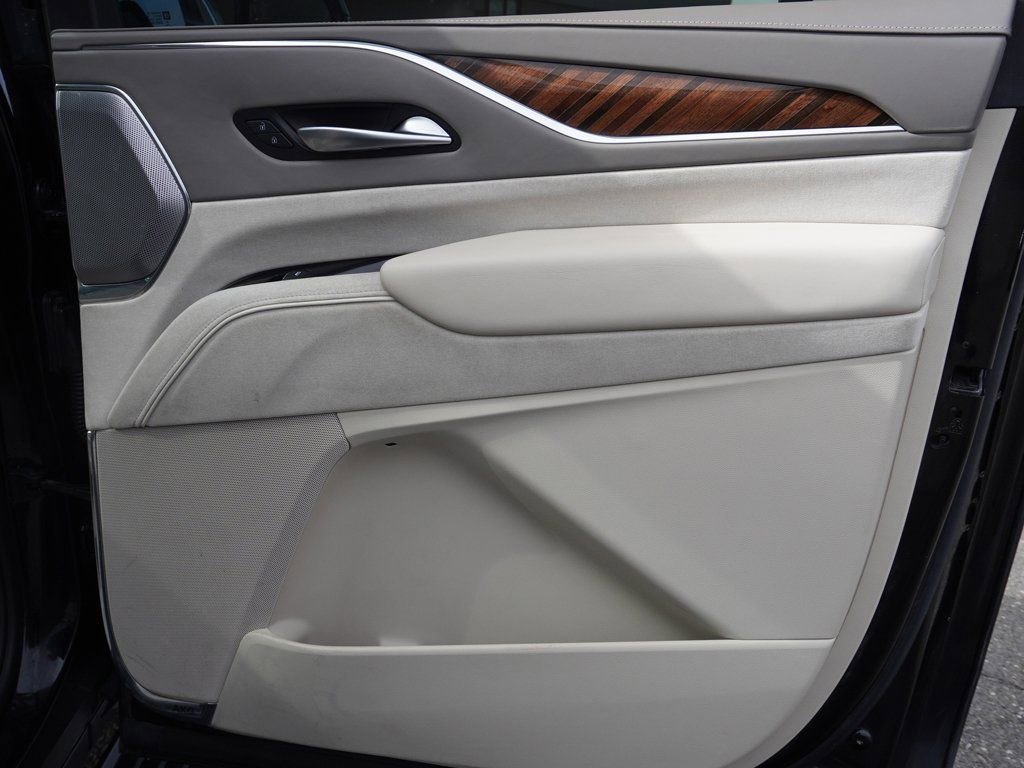 Used 2023 Cadillac Escalade ESV Premium Luxury Platinum w/ Heavy-Duty Trailer Package image 31