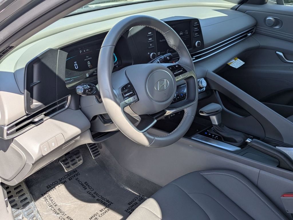 Certified 2025 Hyundai Elantra Sport image 13