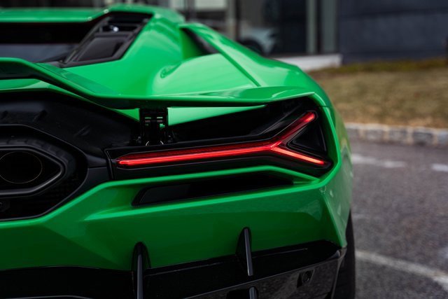 Used 2024 Lamborghini Revuelto image 33