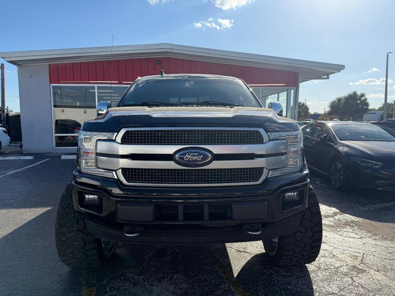 Used 2018 Ford F150 Platinum w/ Equipment Group 701A Luxury AWD/4WD image 2