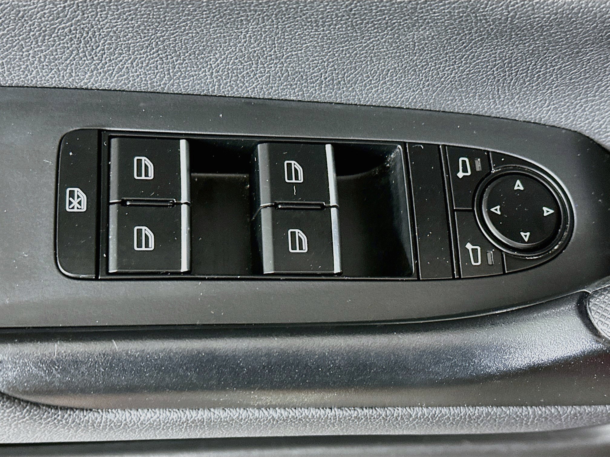 Used 2025 MAZDA CX-50 AWD 2.5 Hybrid w/ Premium Pkg image 15