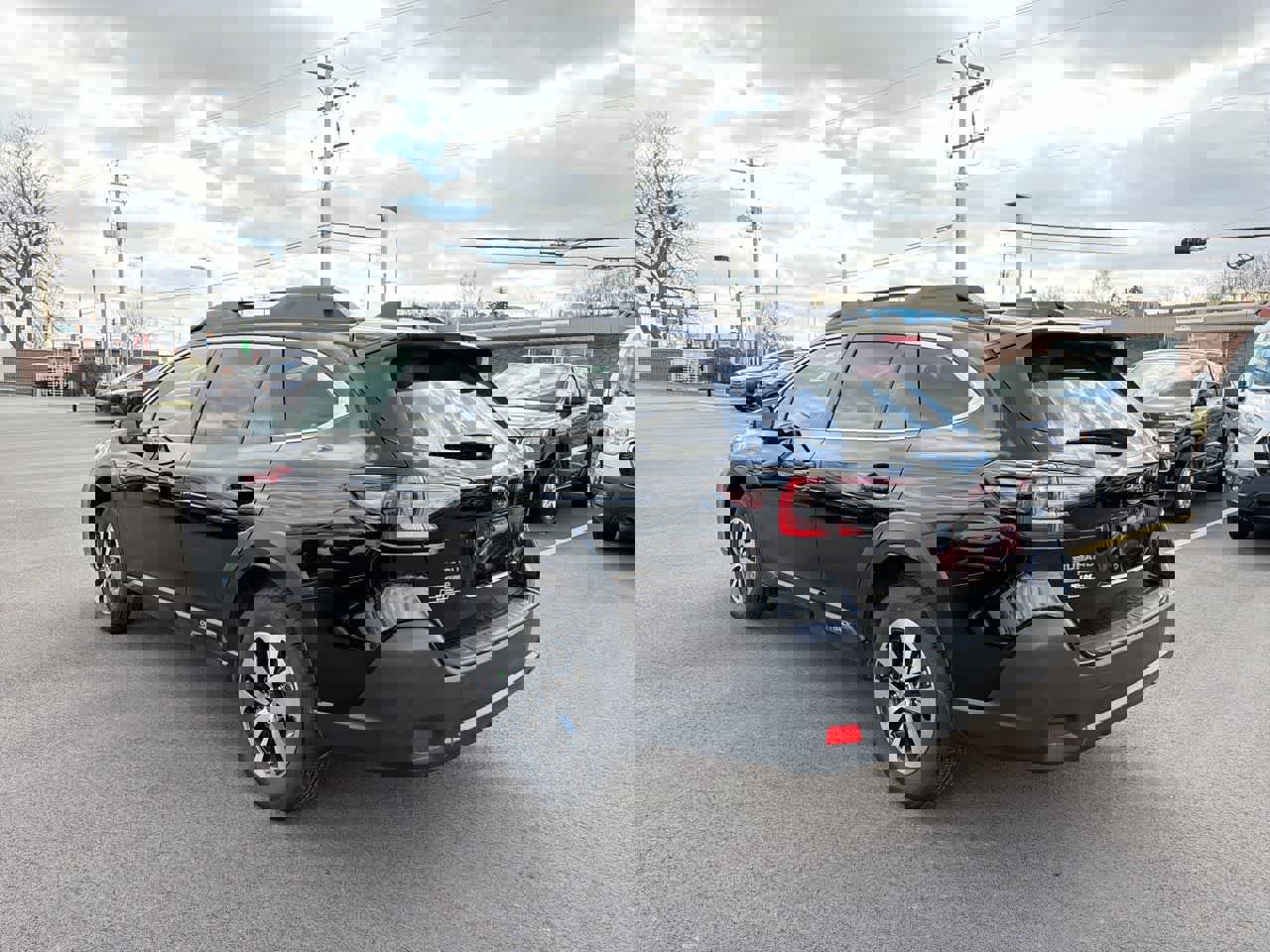 Used 2025 Subaru Outback Premium image 11