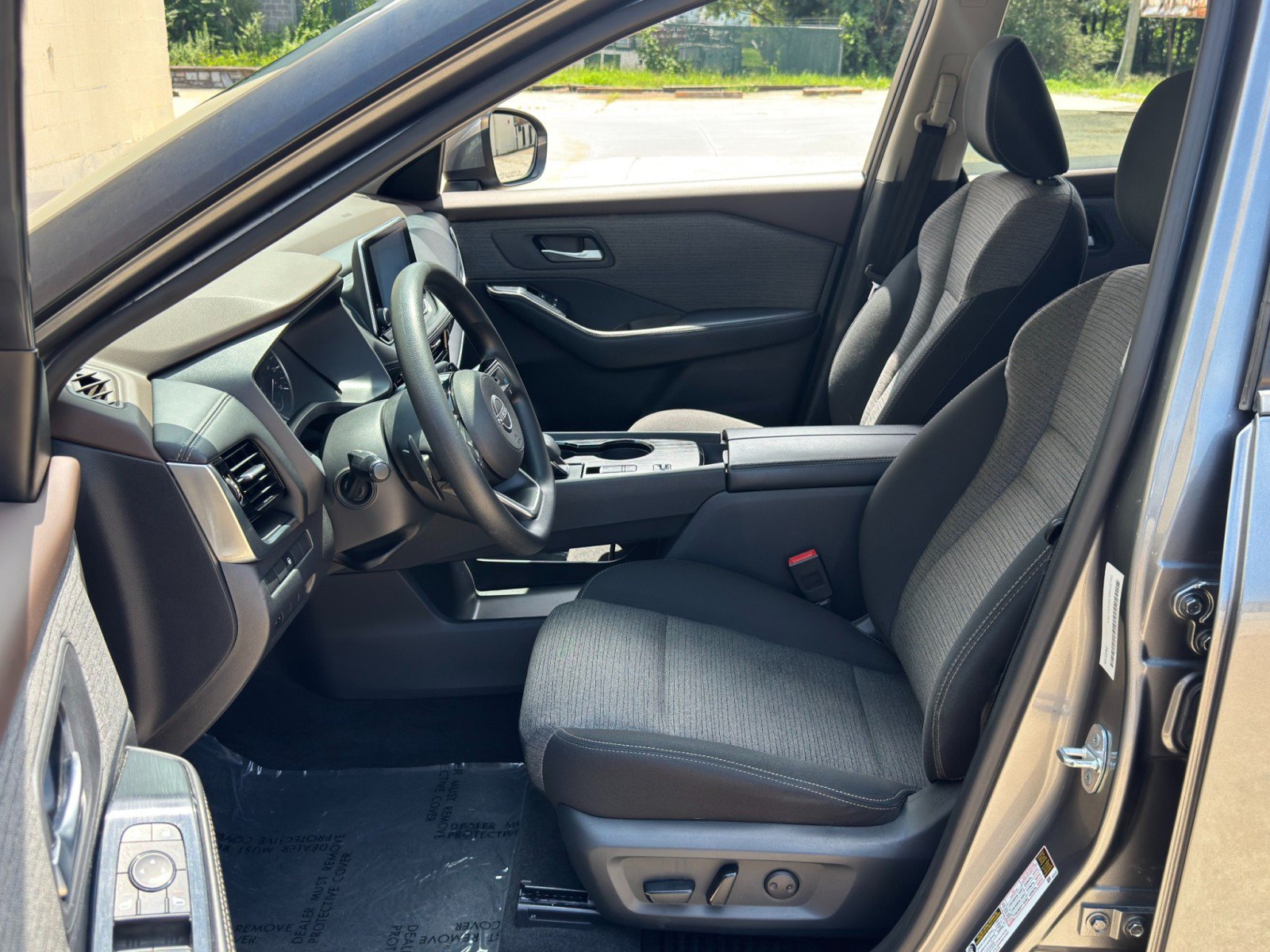 Used 2022 Nissan Rogue SV FWD image 15