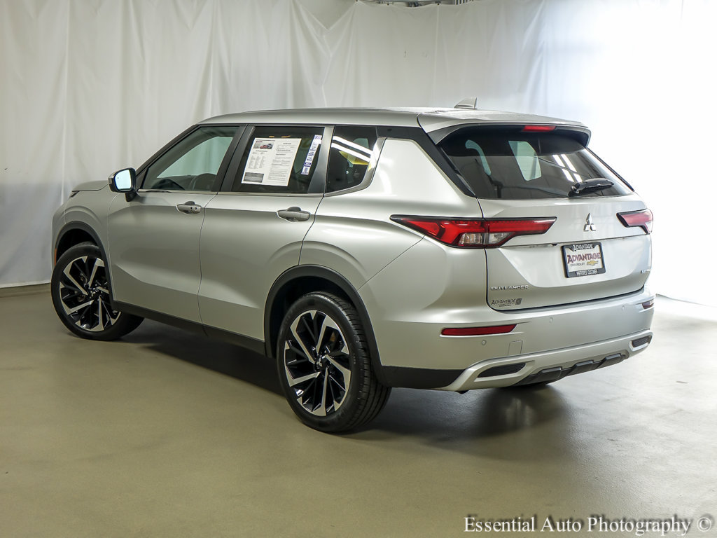 Used 2024 Mitsubishi Outlander SE AWD/4WD image 8