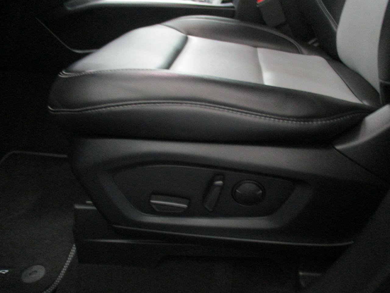 Used 2023 Ford Explorer XLT w/ Equipment Group 202A image 19