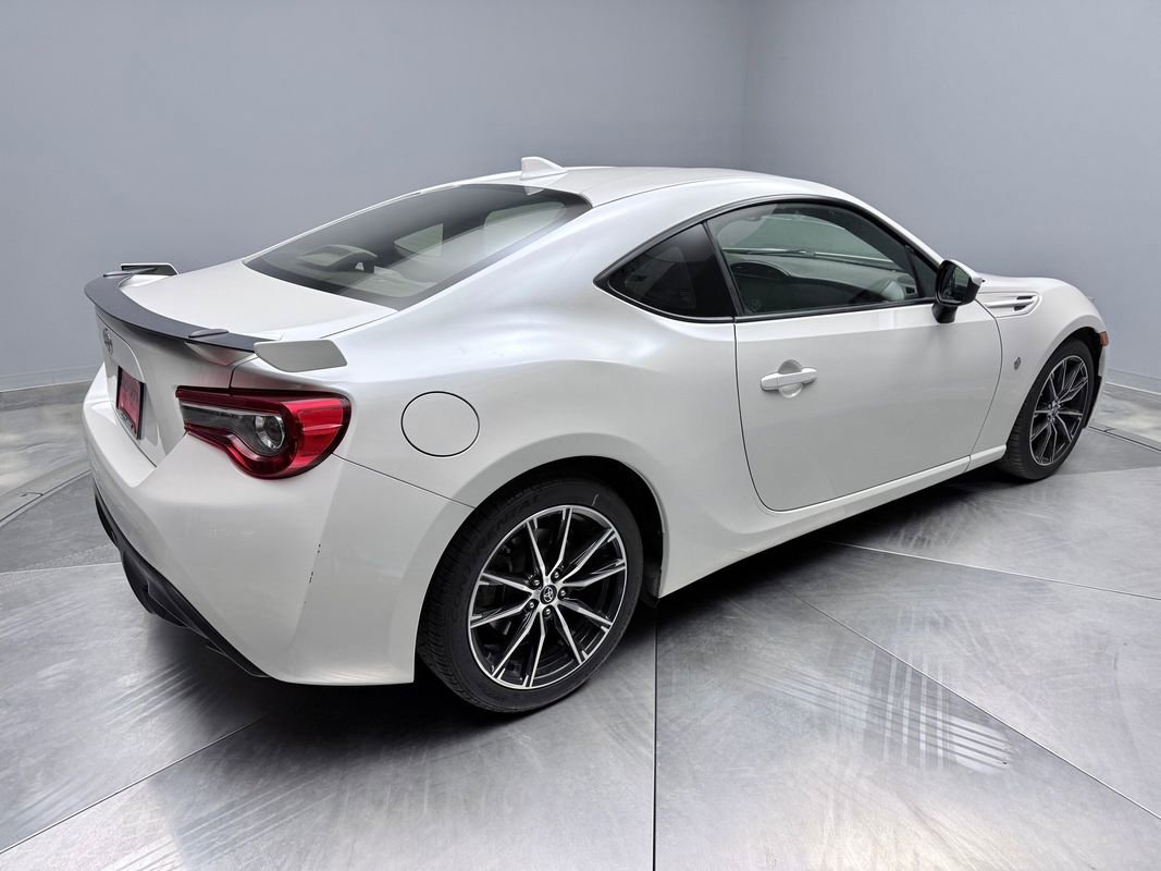 Used 2020 Toyota 86 RWD image 5