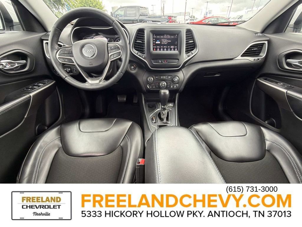 Used 2019 Jeep Cherokee Latitude Plus w/ Comfort/Convenience Group FWD image 19