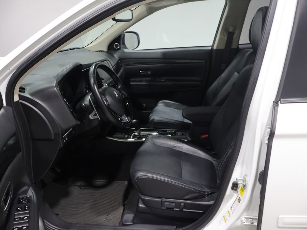Used 2018 Mitsubishi Outlander GT AWD/4WD image 12