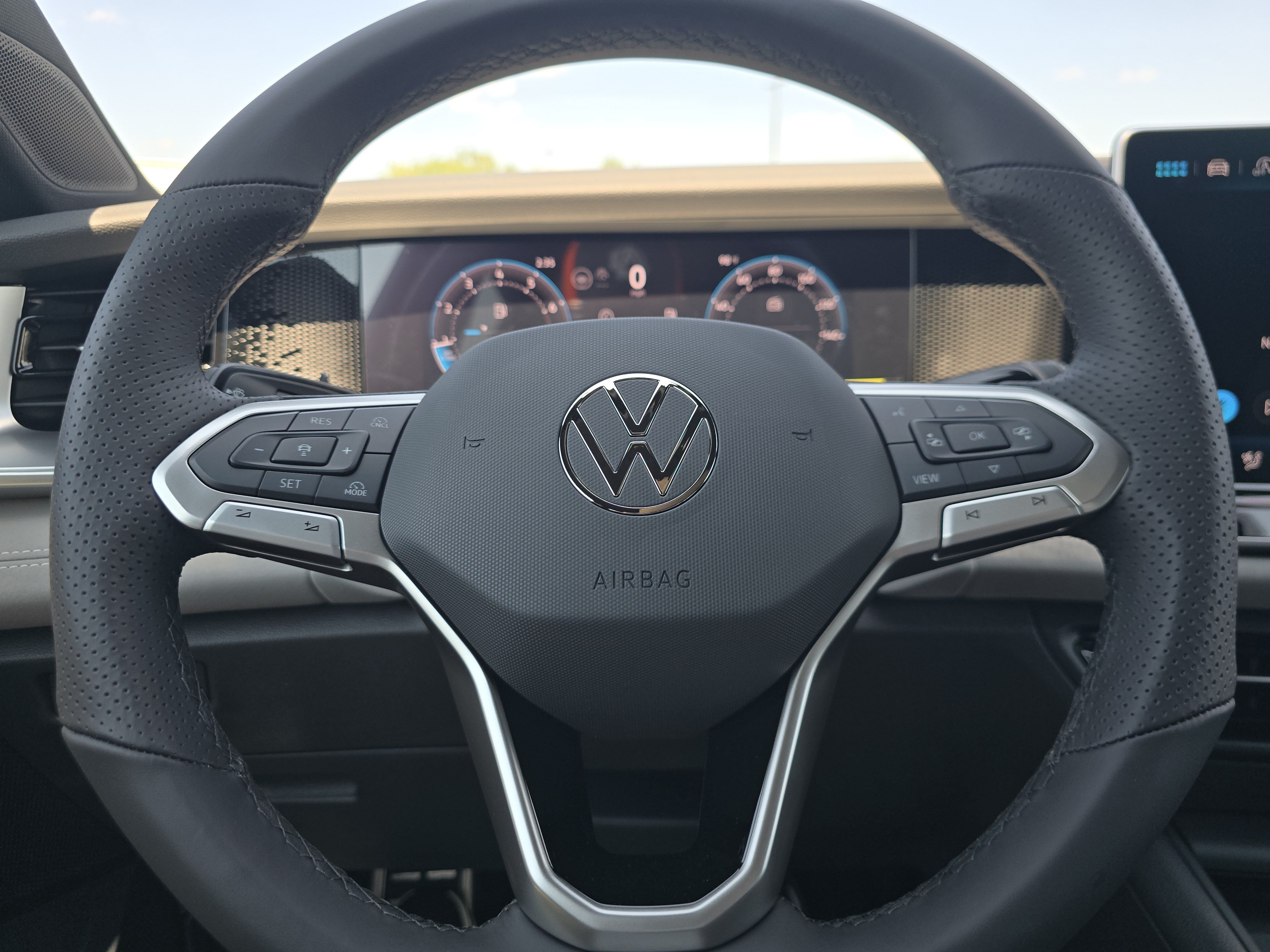 New 2026 Volkswagen Tiguan SE R-Line AWD/4WD image 22
