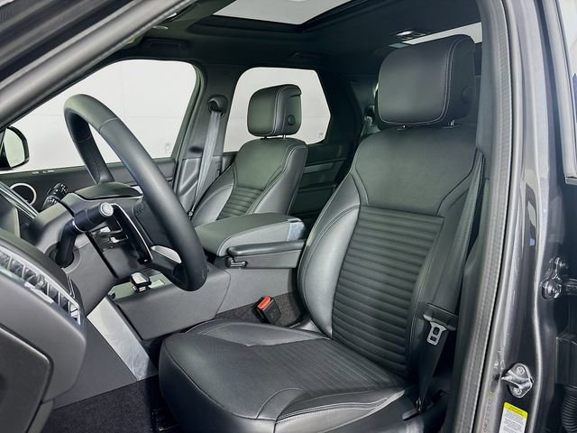 Used 2024 Land Rover Discovery Dynamic SE image 11