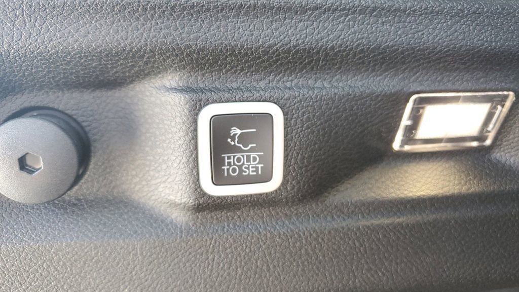 New 2025 Jeep Grand Cherokee L Altitude image 11