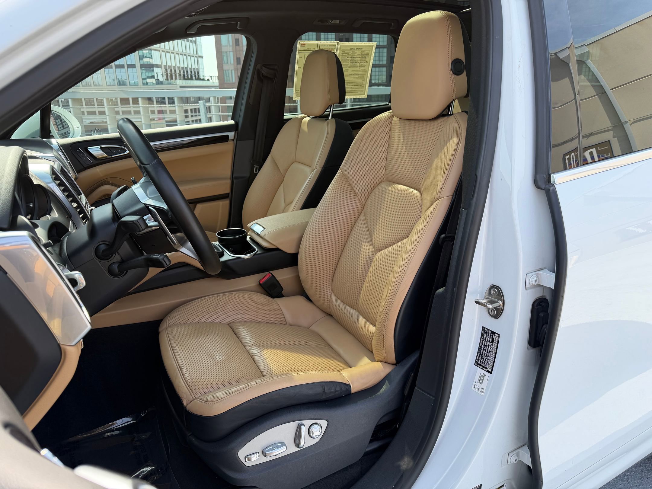 Used 2016 Porsche Cayenne S image 5