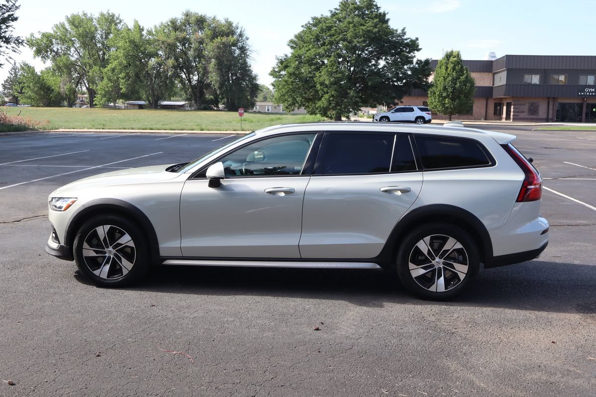 Used 2021 Volvo V60 T5 Cross Country AWD/4WD image 9