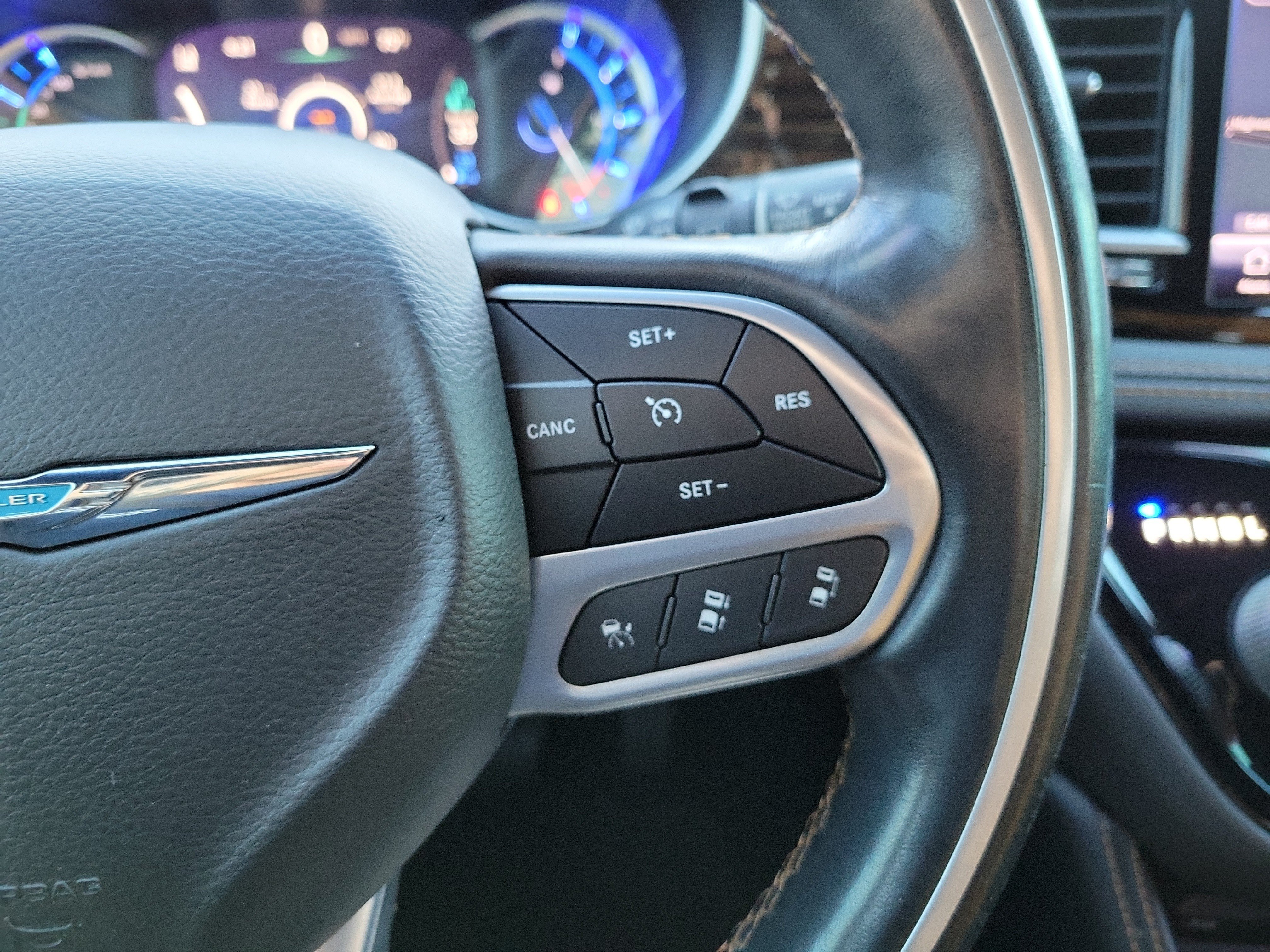 Used 2021 Chrysler Pacifica Pinnacle FWD image 31