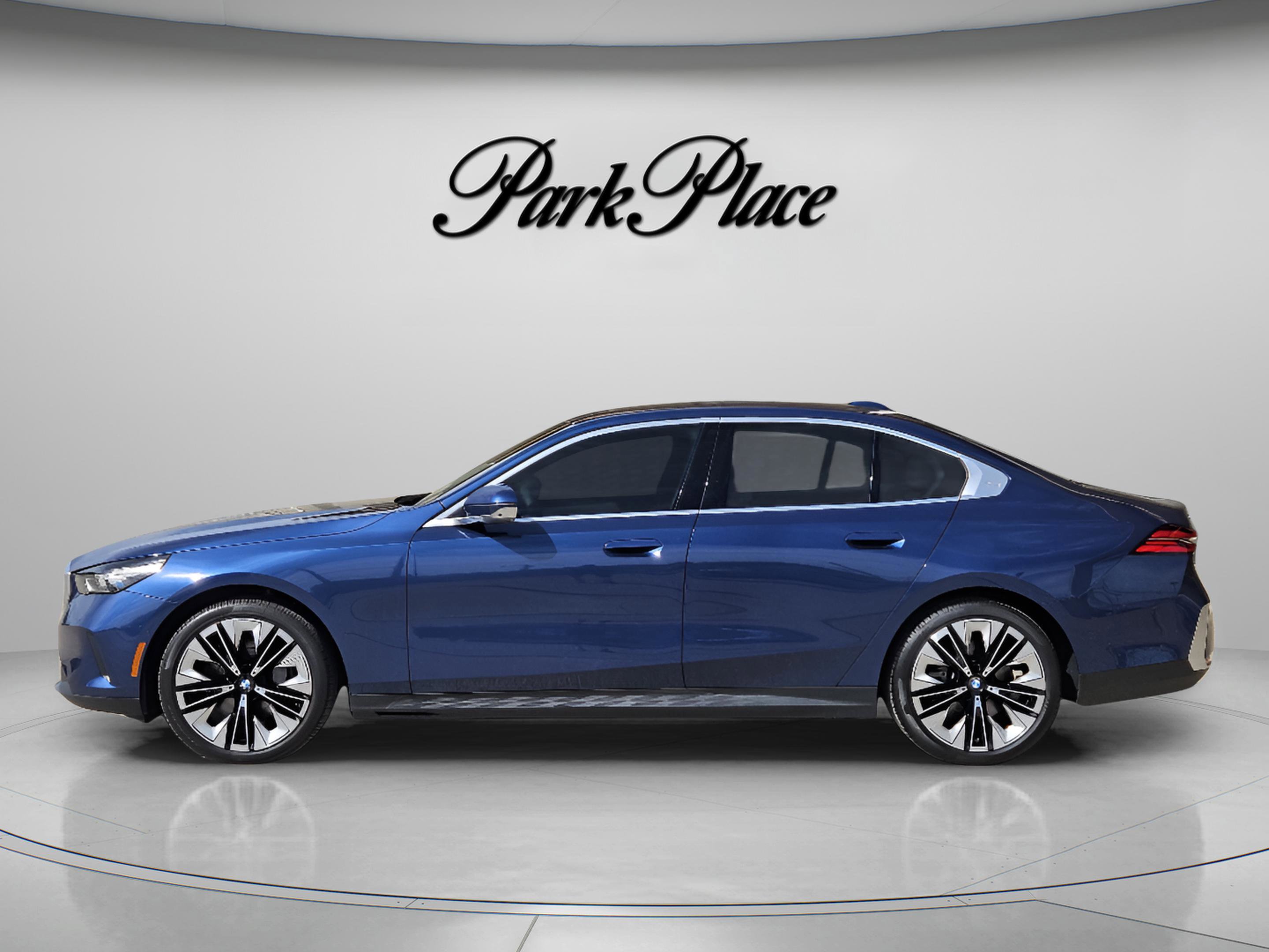 Used 2025 BMW 540i xDrive AWD/4WD image 2