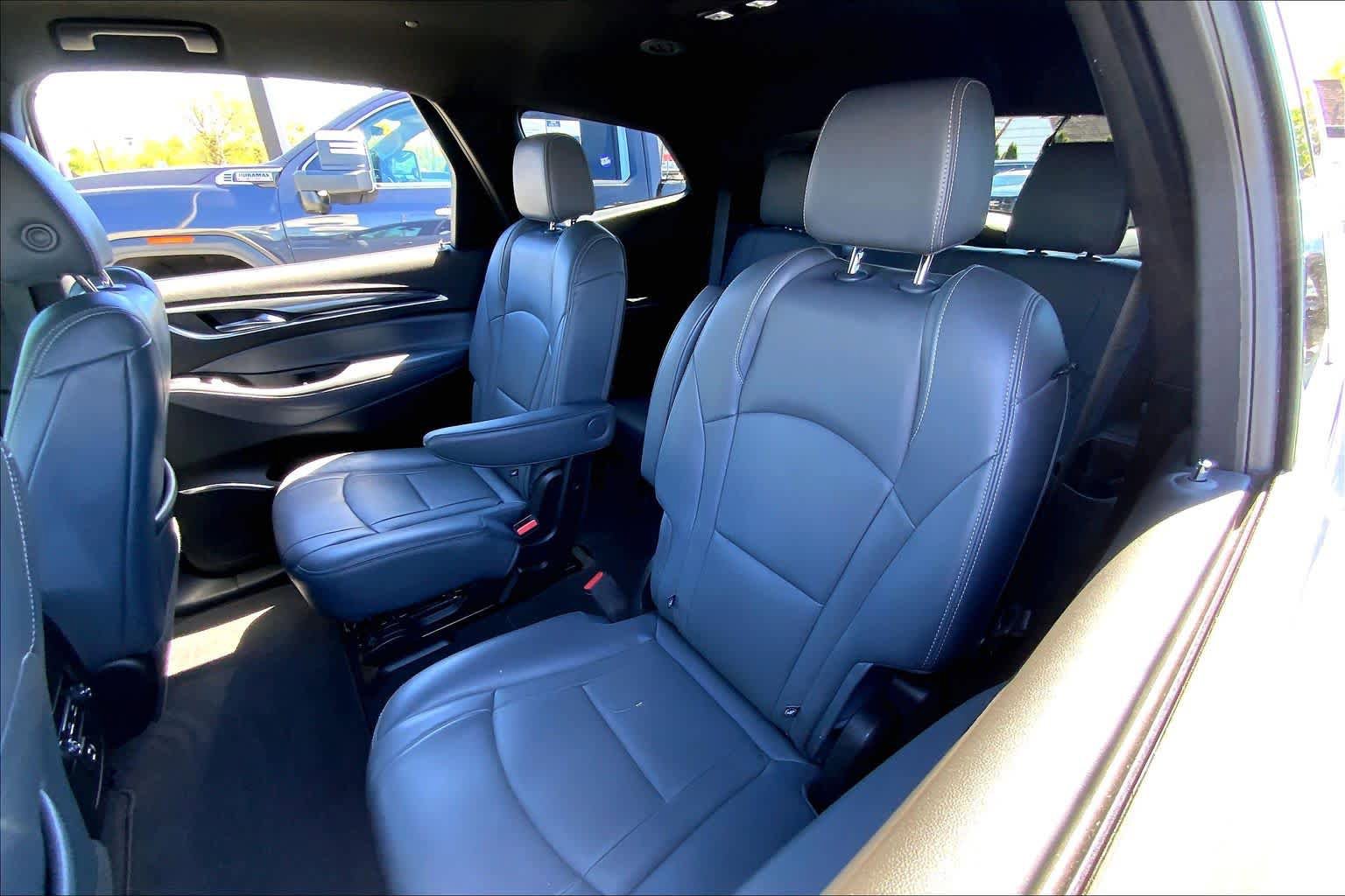 Used 2023 Buick Enclave Essence AWD/4WD image 21