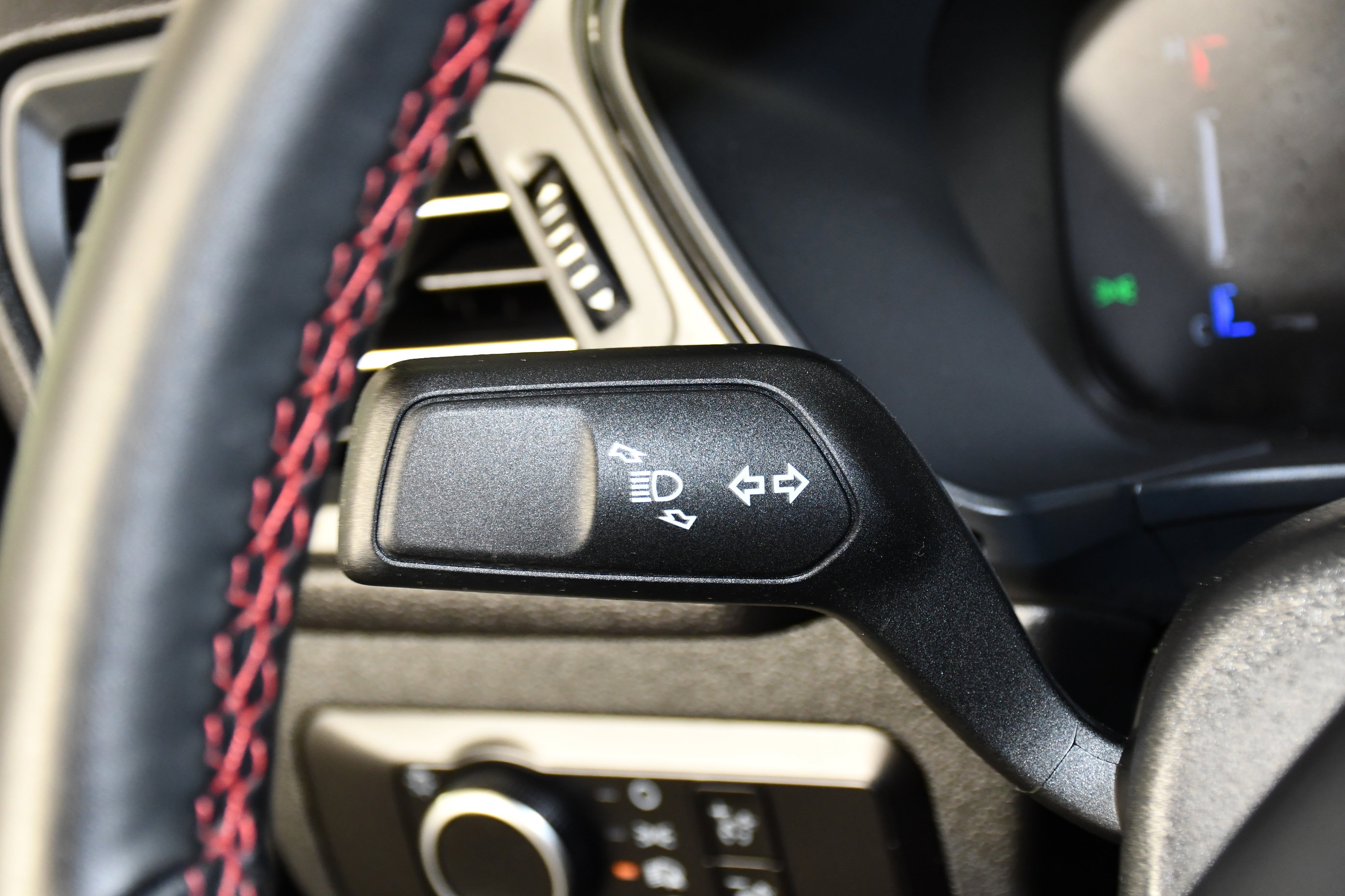 Used 2025 Ford Escape ST-Line image 23