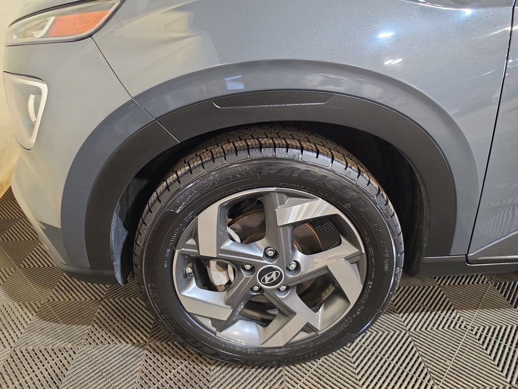Used 2024 Hyundai Venue SEL FWD image 19