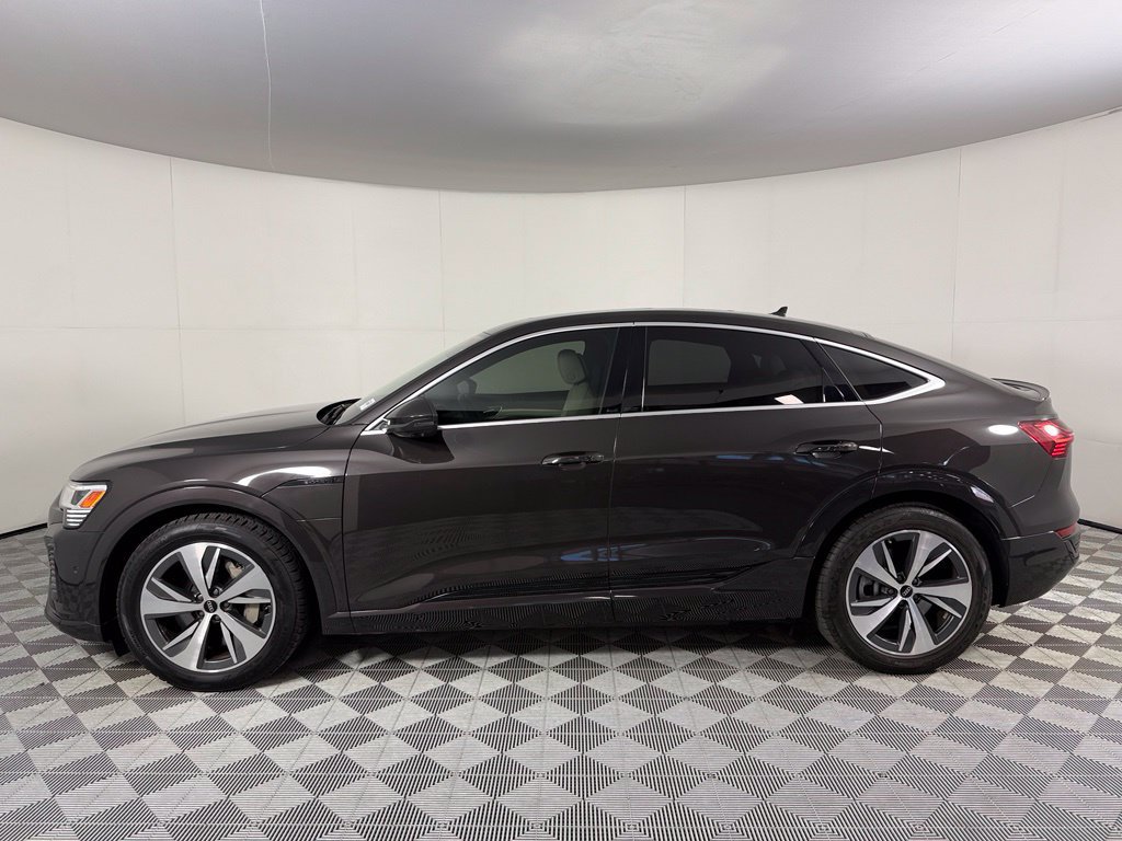 Used 2024 Audi Q8 e-tron Premium Plus w/ Premium Plus Package AWD/4WD image 11