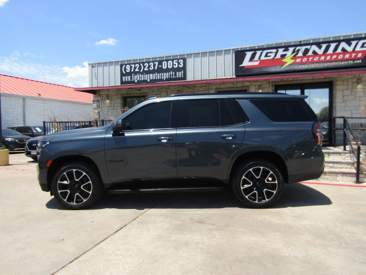 Used 2021 Chevrolet Tahoe RST w/ Luxury Package AWD/4WD image 2