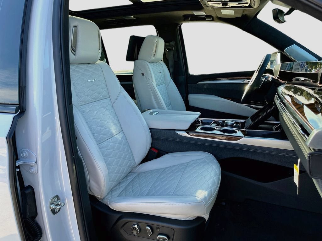 New 2026 Cadillac Escalade Platinum Sport w/ LPO, ONYX Package AWD/4WD image 35