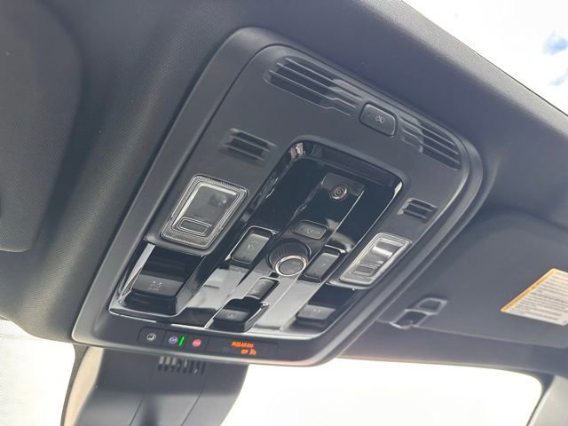 New 2026 GMC Yukon Denali Ultimate AWD/4WD image 16