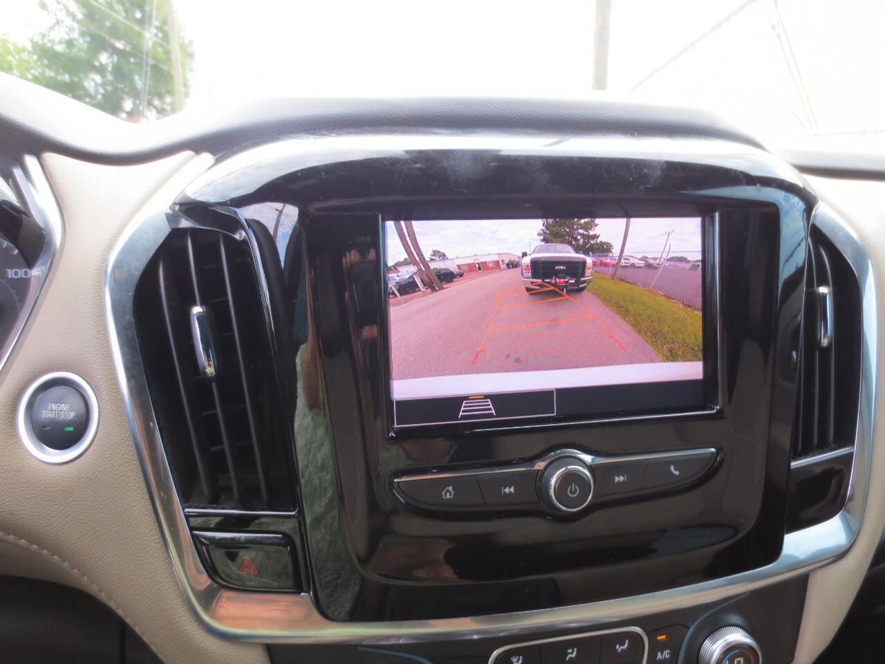 Used 2023 Chevrolet Traverse LS FWD image 11