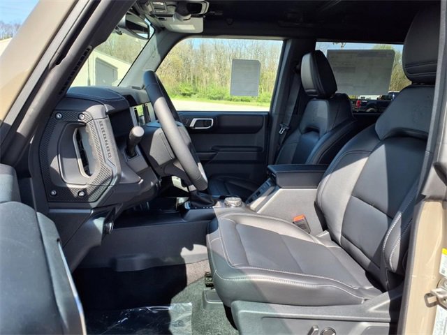 New 2025 Ford Bronco Outer Banks w/ Sasquatch Package image 13