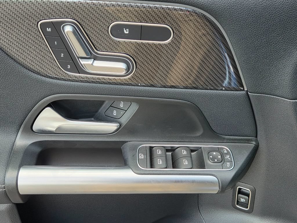 Used 2024 Mercedes-Benz GLA 35 AMG 4MATIC image 7