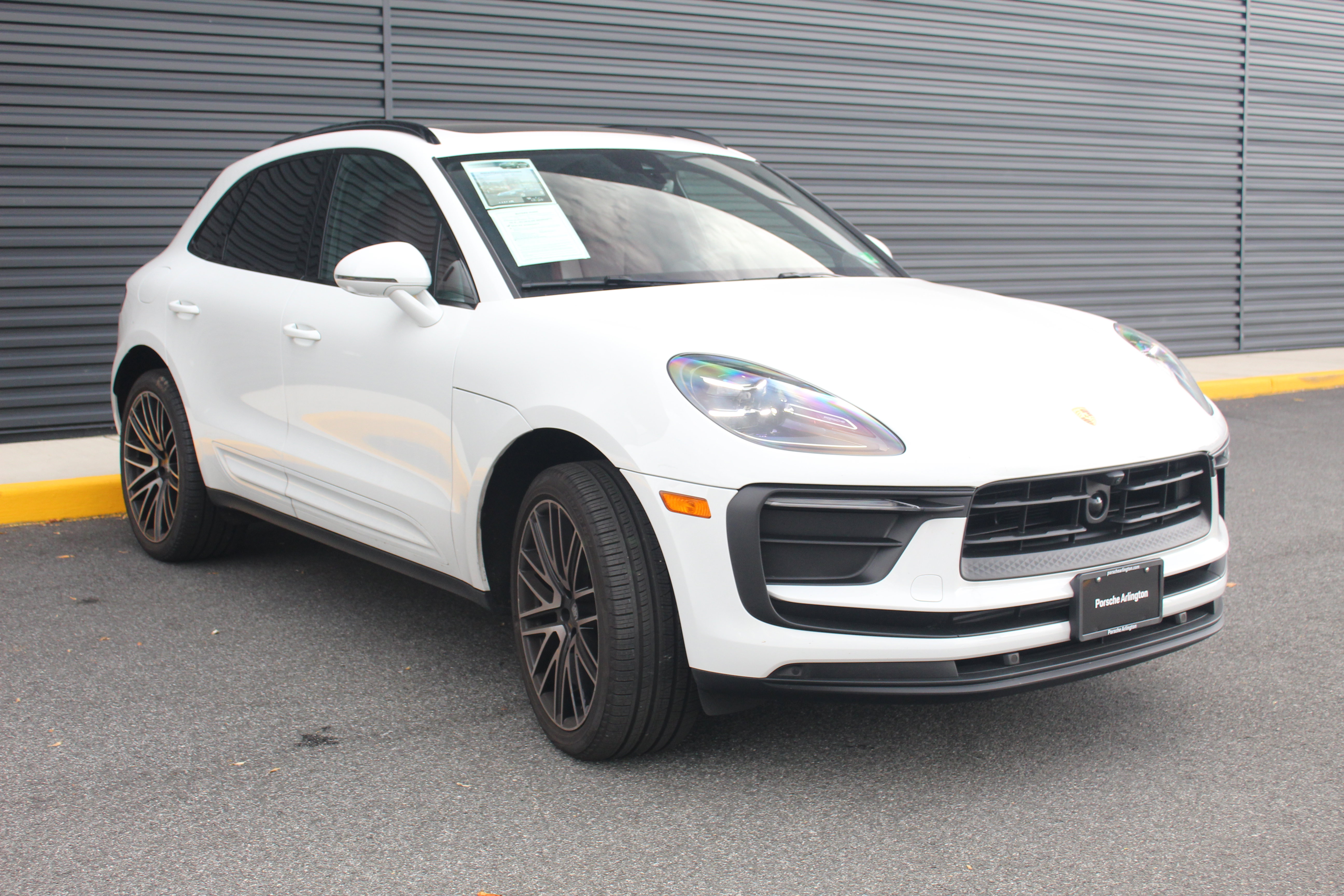 Certified 2025 Porsche Macan image 10