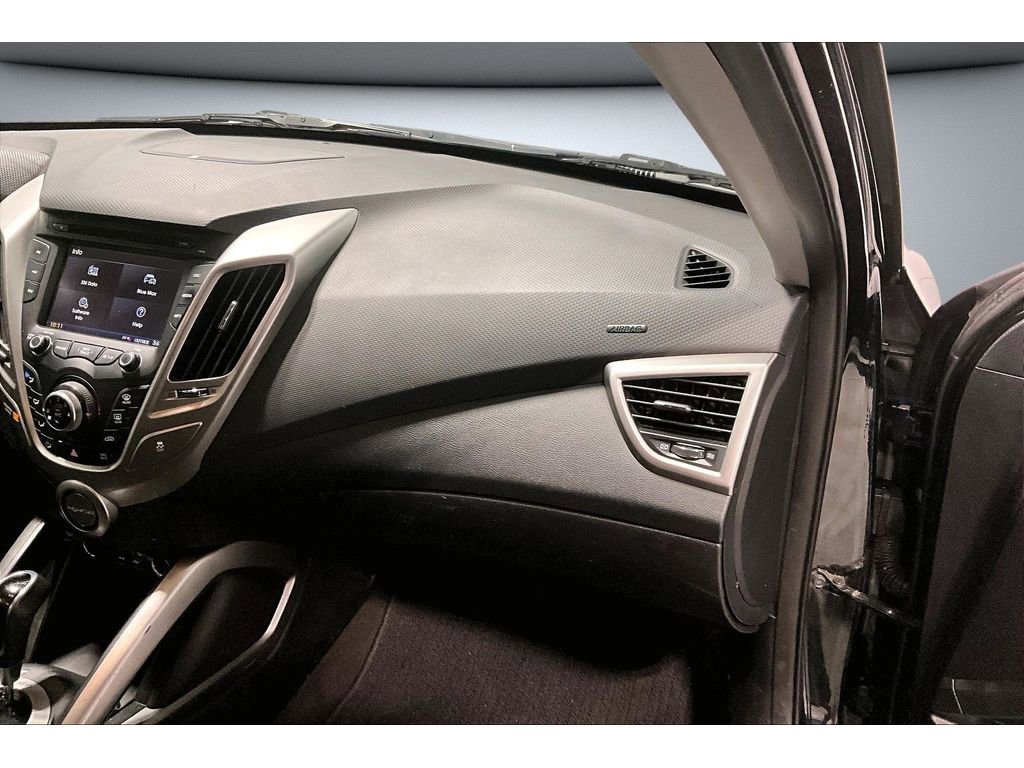 Used 2016 Hyundai Veloster image 17