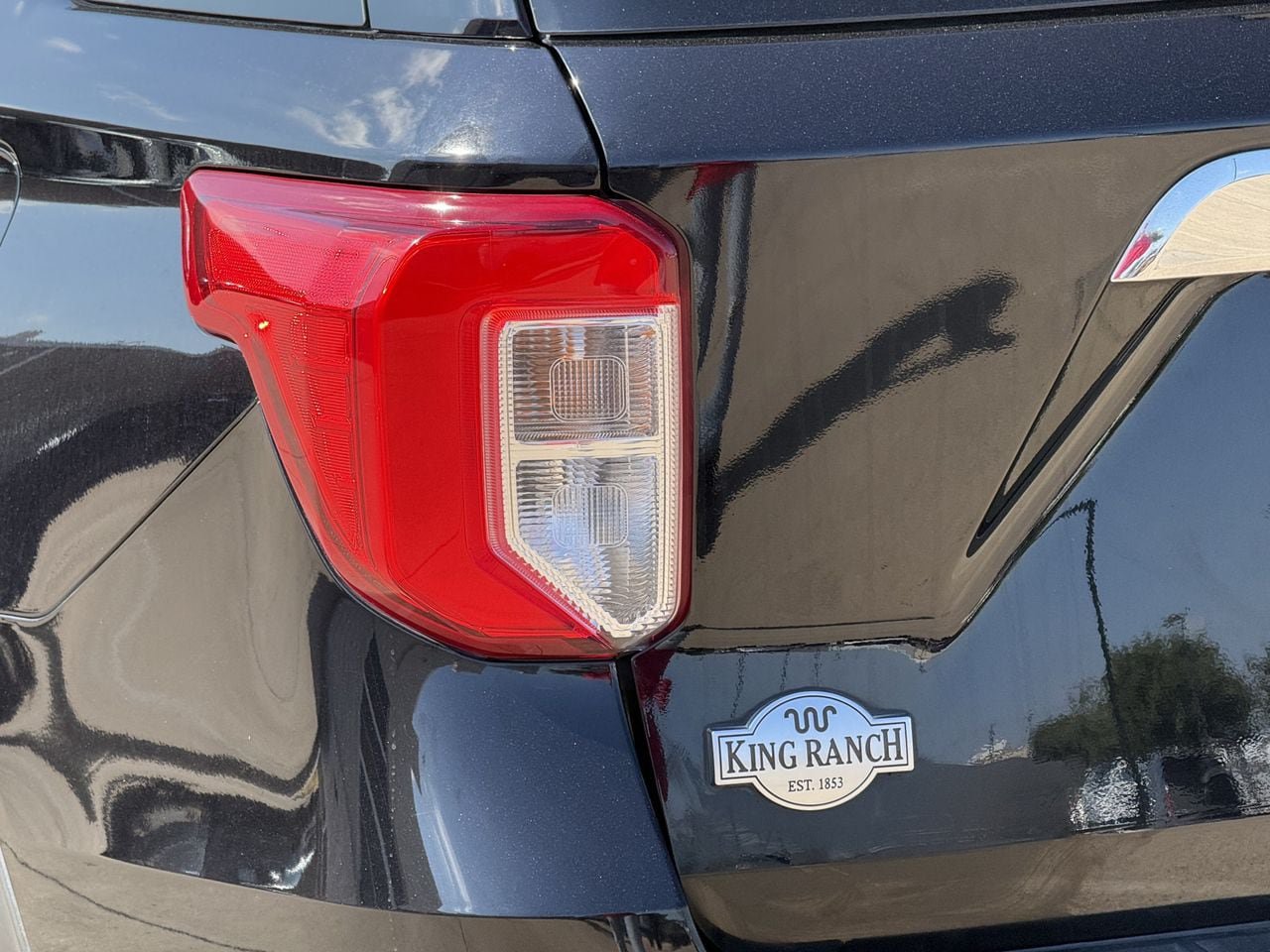 Used 2021 Ford Explorer King Ranch w/ Premium Technology Package RWD image 7