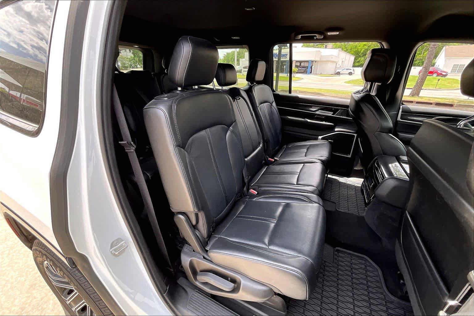 Certified 2024 Jeep Wagoneer 4WD image 18