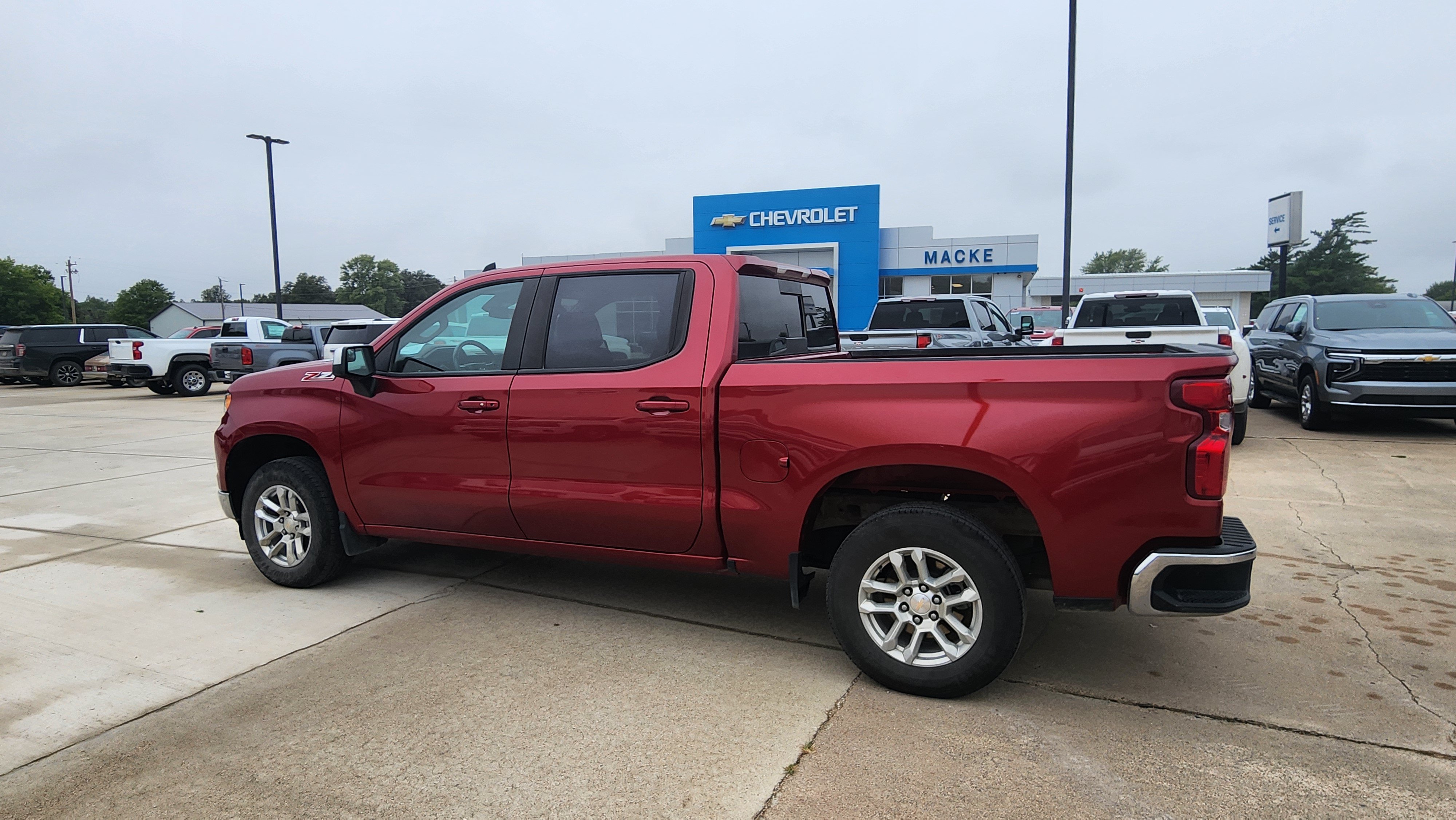 Certified 2024 Chevrolet Silverado 1500 LT w/ Z71 Off-Road Package AWD/4WD image 8