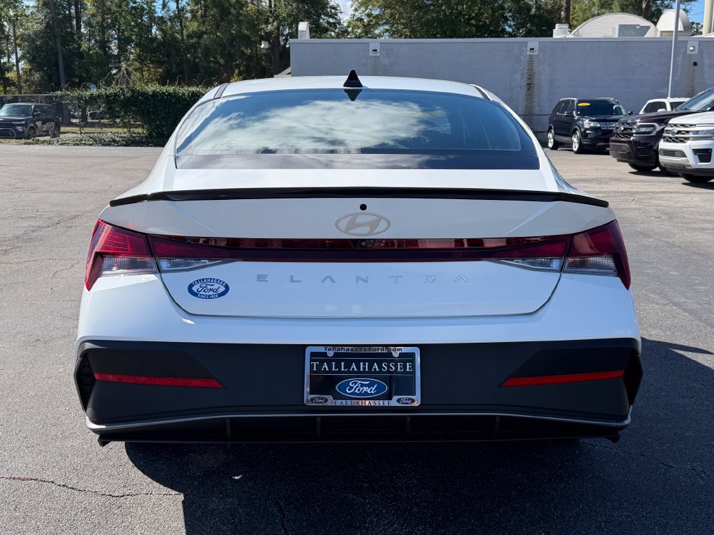 Used 2025 Hyundai Elantra Sport FWD image 3