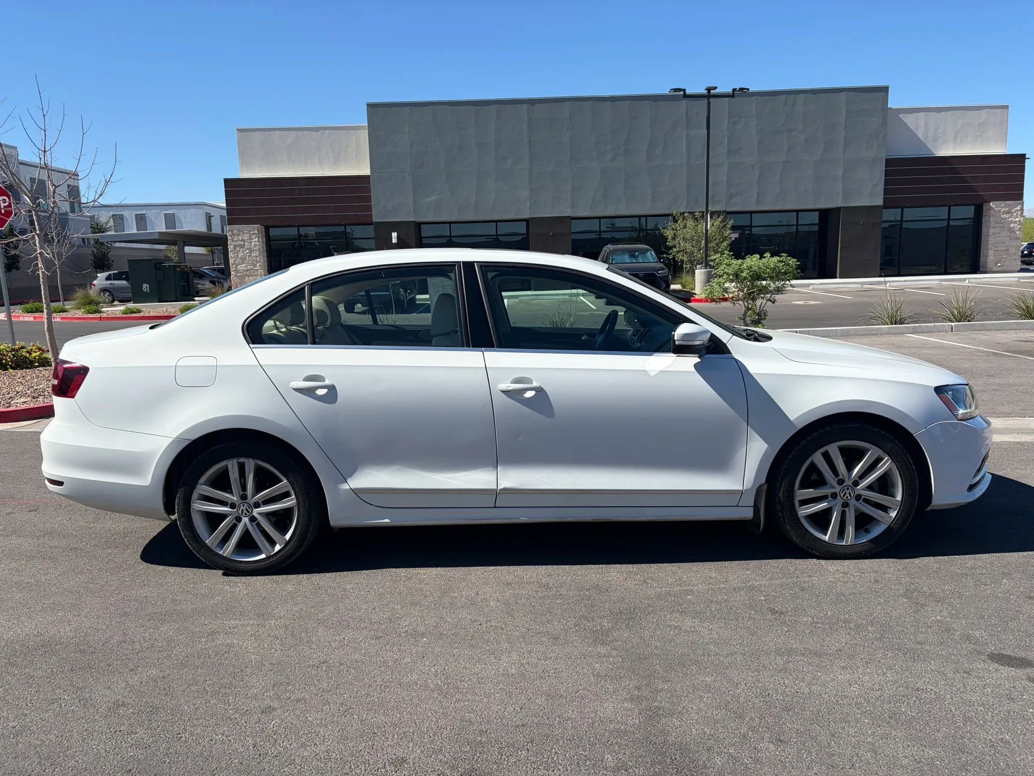 Used 2017 Volkswagen Jetta SEL image 4