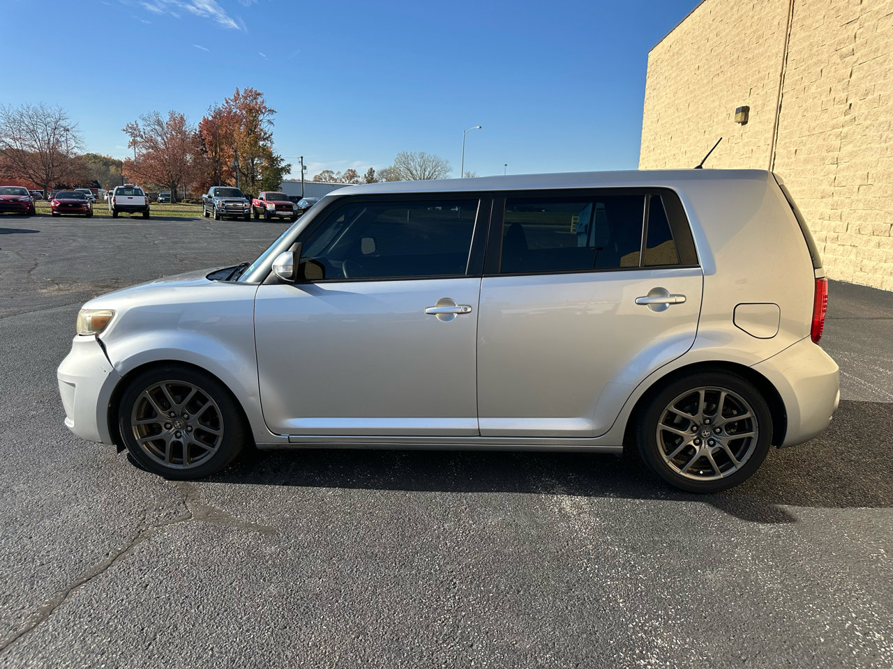 Used 2010 Scion xB FWD image 2