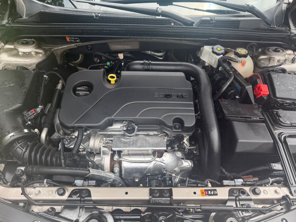 Used 2023 Chevrolet Malibu LT FWD image 19
