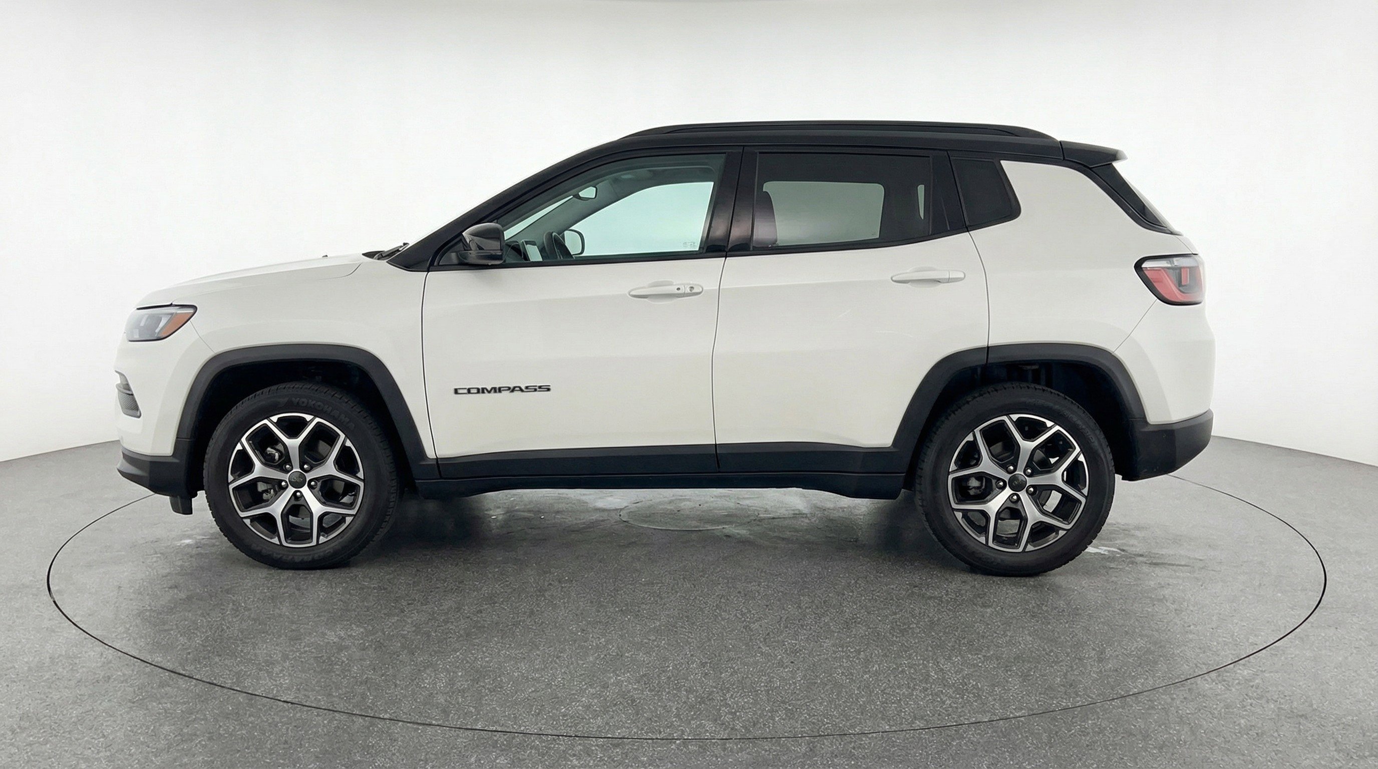 Used 2025 Jeep Compass Limited AWD/4WD image 5