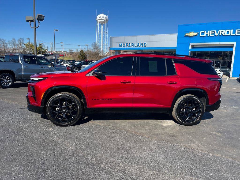 Used 2025 Chevrolet Traverse RS w/ LPO, Floor Liner Package FWD image 2
