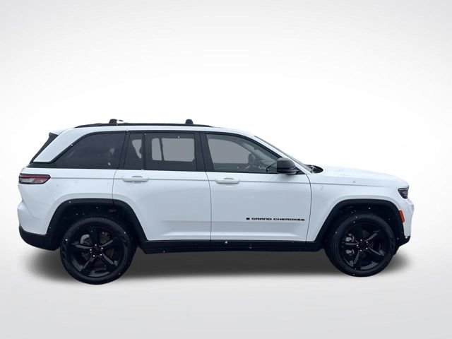 Used 2023 Jeep Grand Cherokee Limited w/ Black Appearance Package image 10