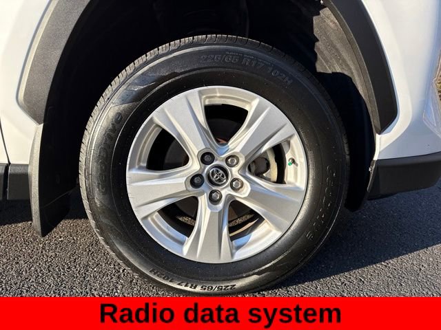 Used 2021 Toyota RAV4 XLE w/ Convenience Package image 11