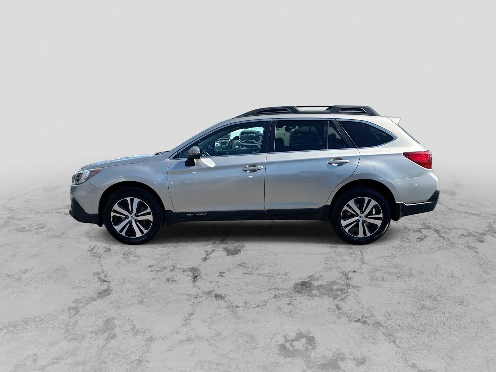 Used 2018 Subaru Outback 2.5i Limited AWD/4WD image 5