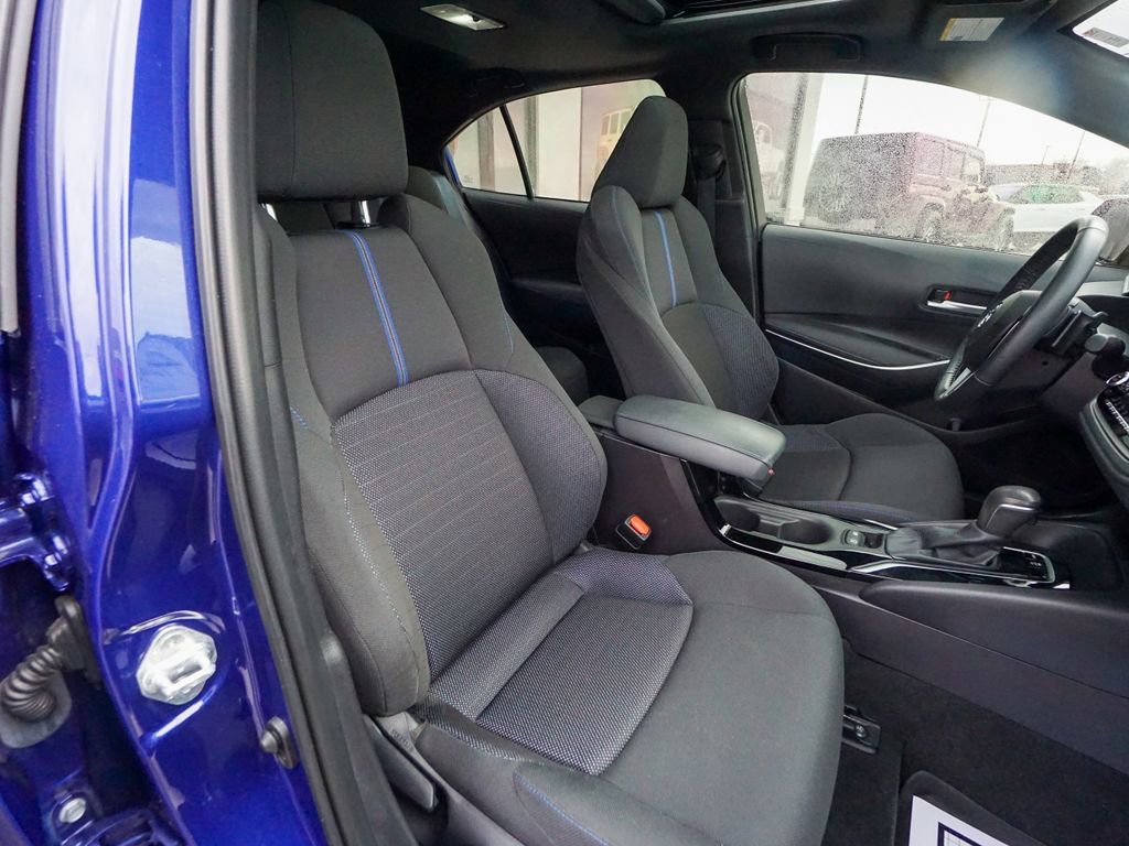Used 2022 Toyota Corolla SE w/ SE Premium Package image 26