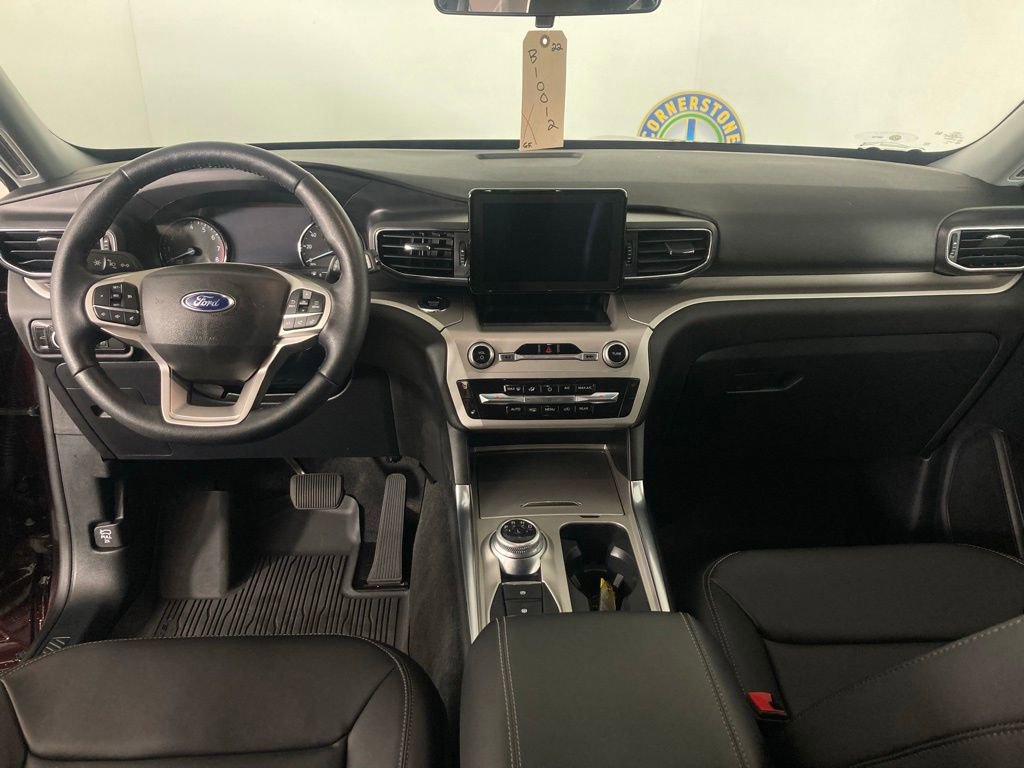 Used 2022 Ford Explorer XLT w/ Equipment Group 202A image 7