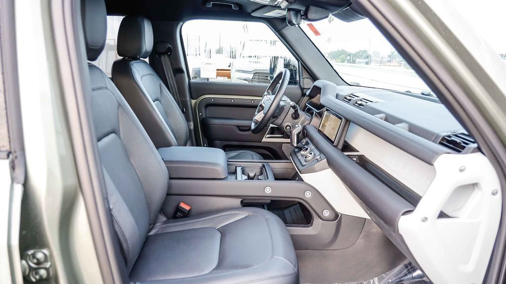 Used 2024 Land Rover Defender 110 S image 21