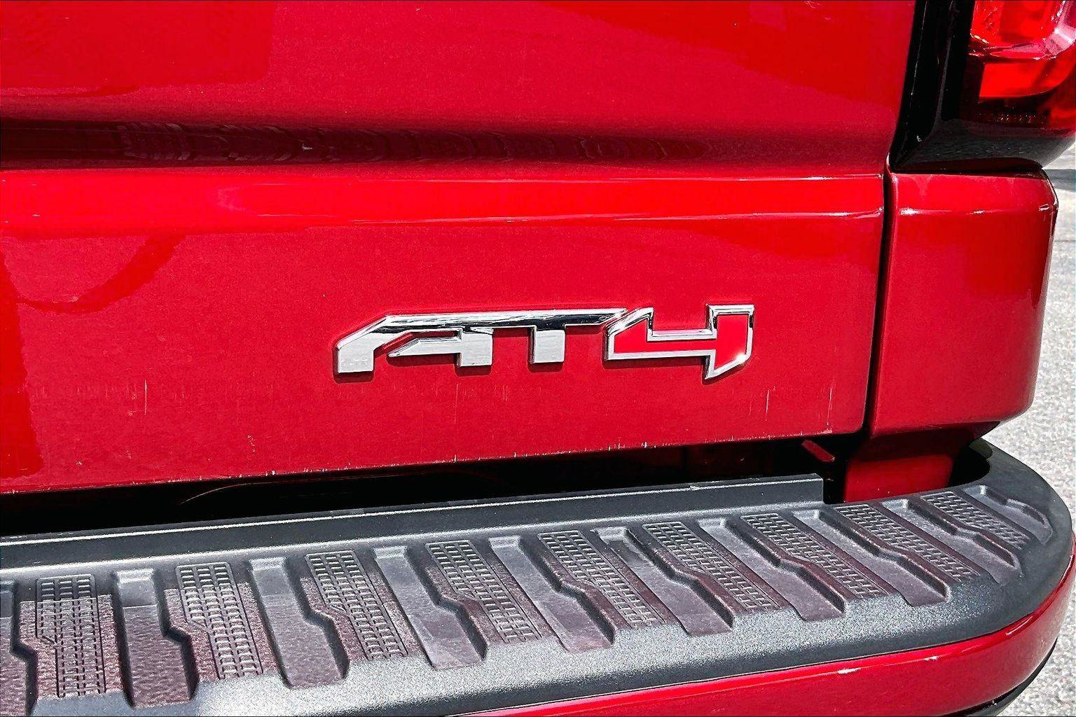 Used 2025 GMC Sierra 1500 AT4 w/ AT4 Premium Package AWD/4WD image 8