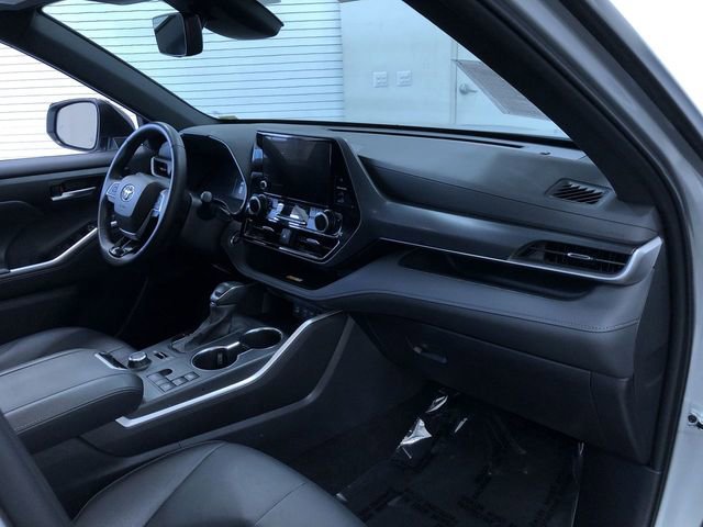Certified 2025 Toyota Highlander XSE AWD/4WD image 22
